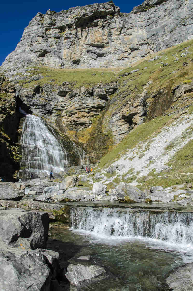 Huesca - parque nacional de Ordesa y Monte Perdido - valle de Ordesa 14 - cascada Cola de Caballo.jpg